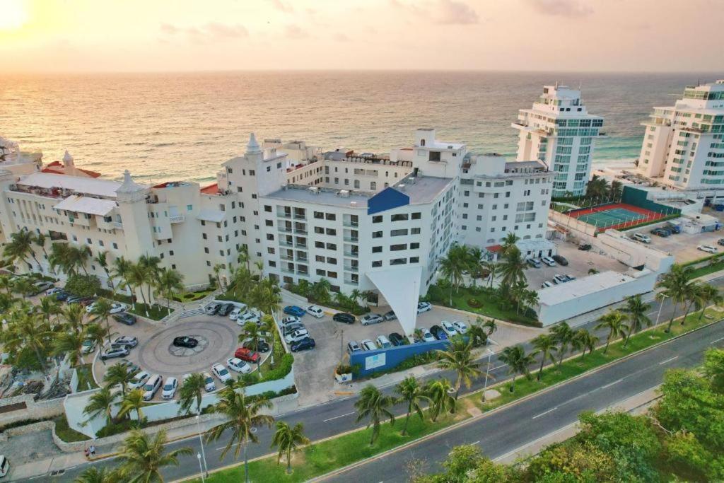 Beachfront Studio With Ocean View Cancún Exterior foto