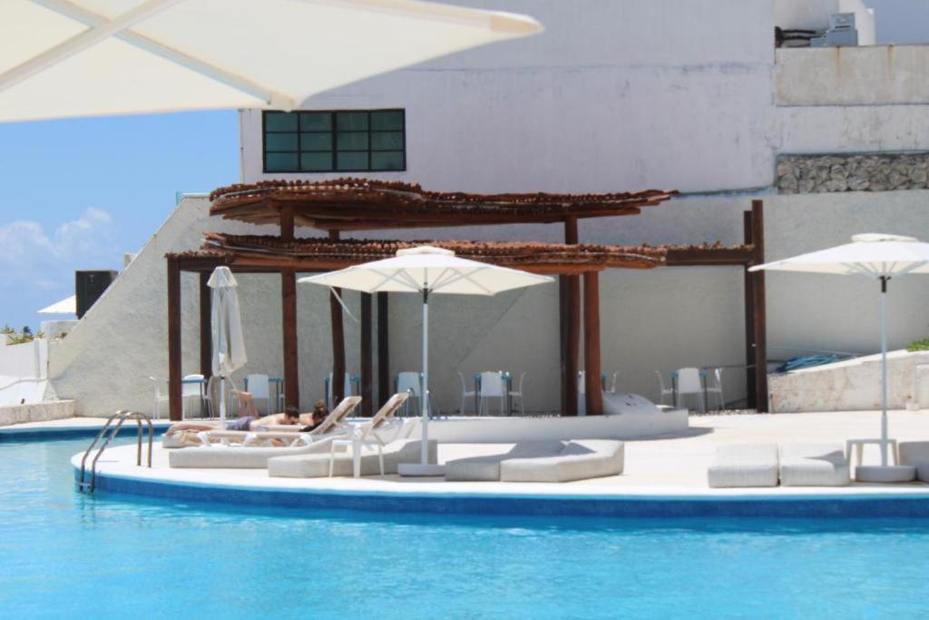 Beachfront Studio With Ocean View Cancún Exterior foto