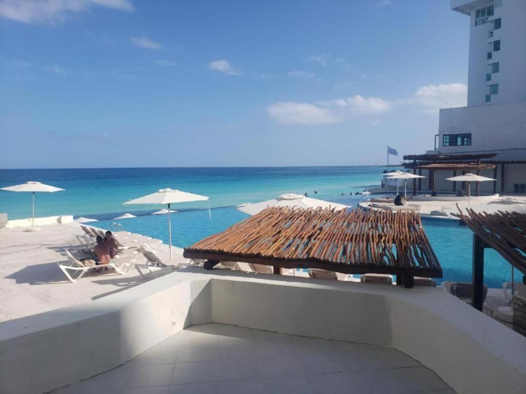 Beachfront Studio With Ocean View Cancún Exterior foto