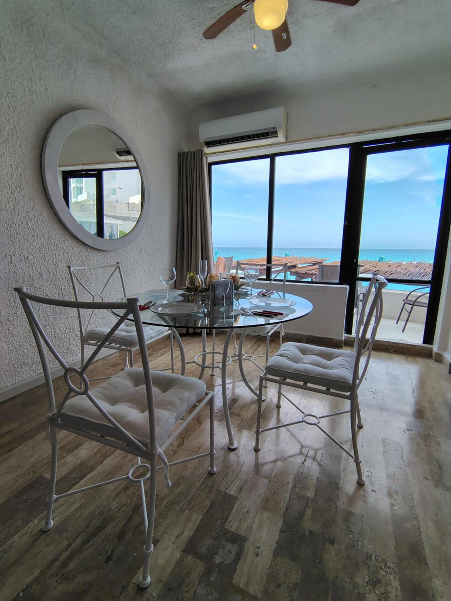 Beachfront Studio With Ocean View Cancún Exterior foto
