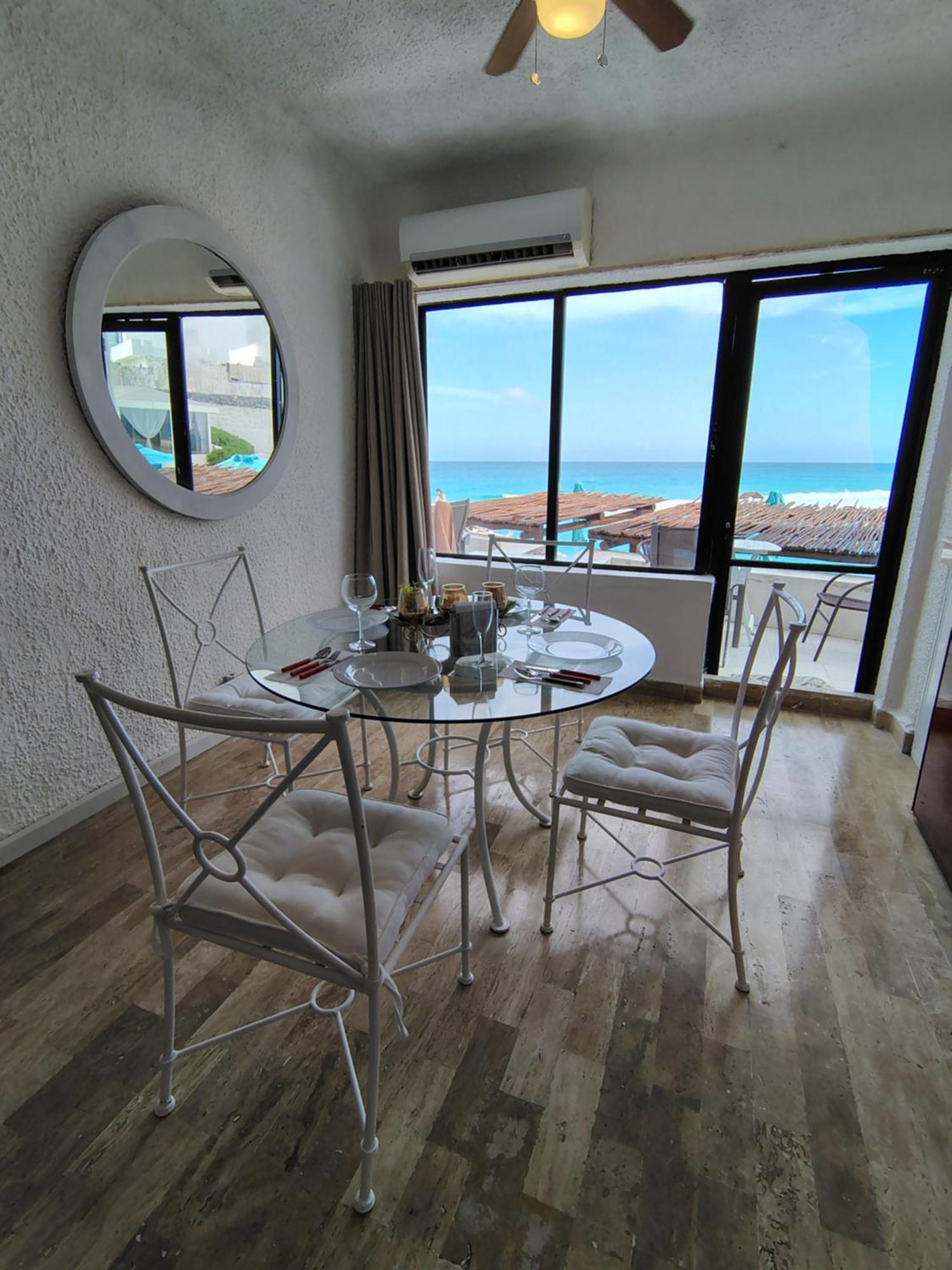 Beachfront Studio With Ocean View Cancún Exterior foto